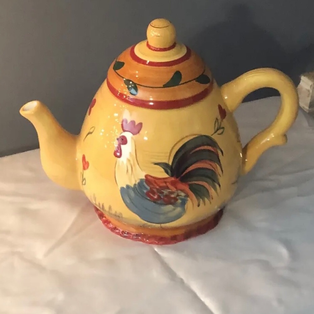 ❄️Rooster Teapot 6”part of Heartfelt Kitchen Creations by Young’s Inc.❄️